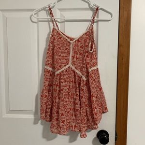 Red pattern flowy tank